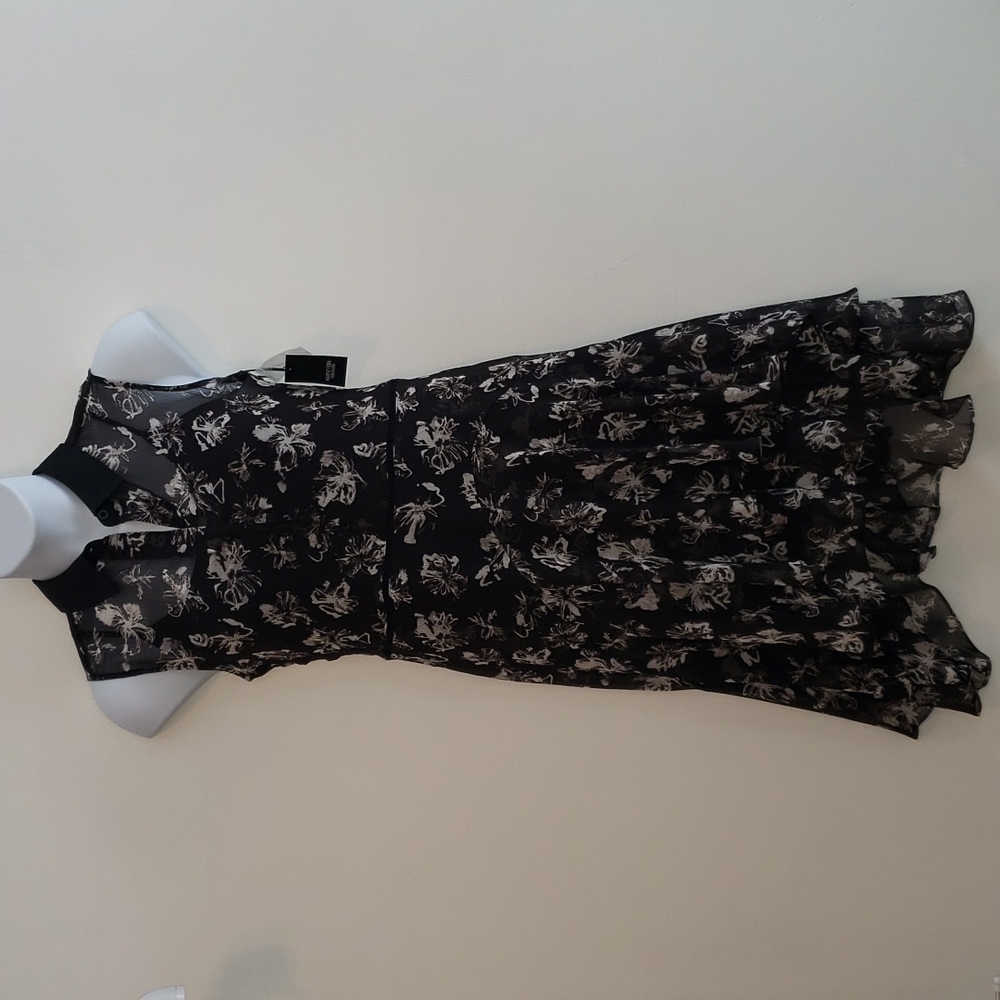 Simply Vera Vera Wang size M dress. New with tags. Pockets